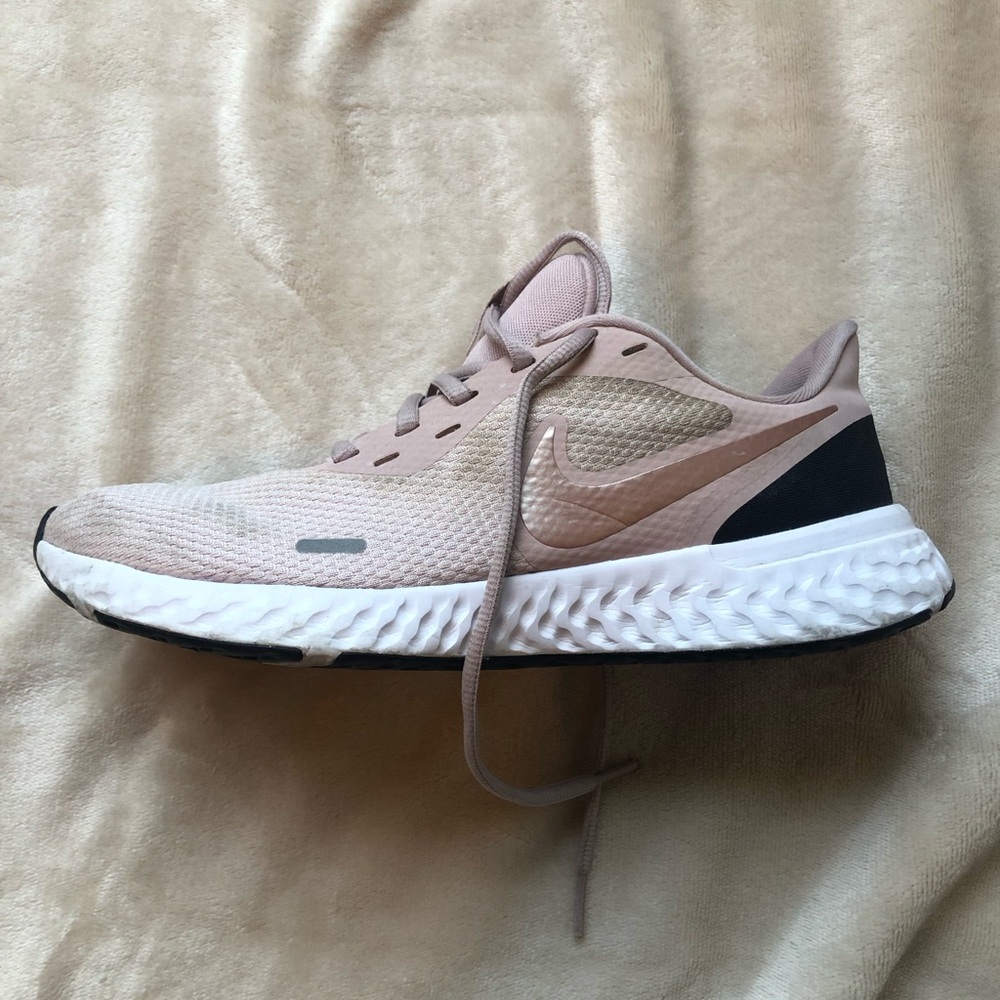 Nike Women's Tan Athletic Shoes